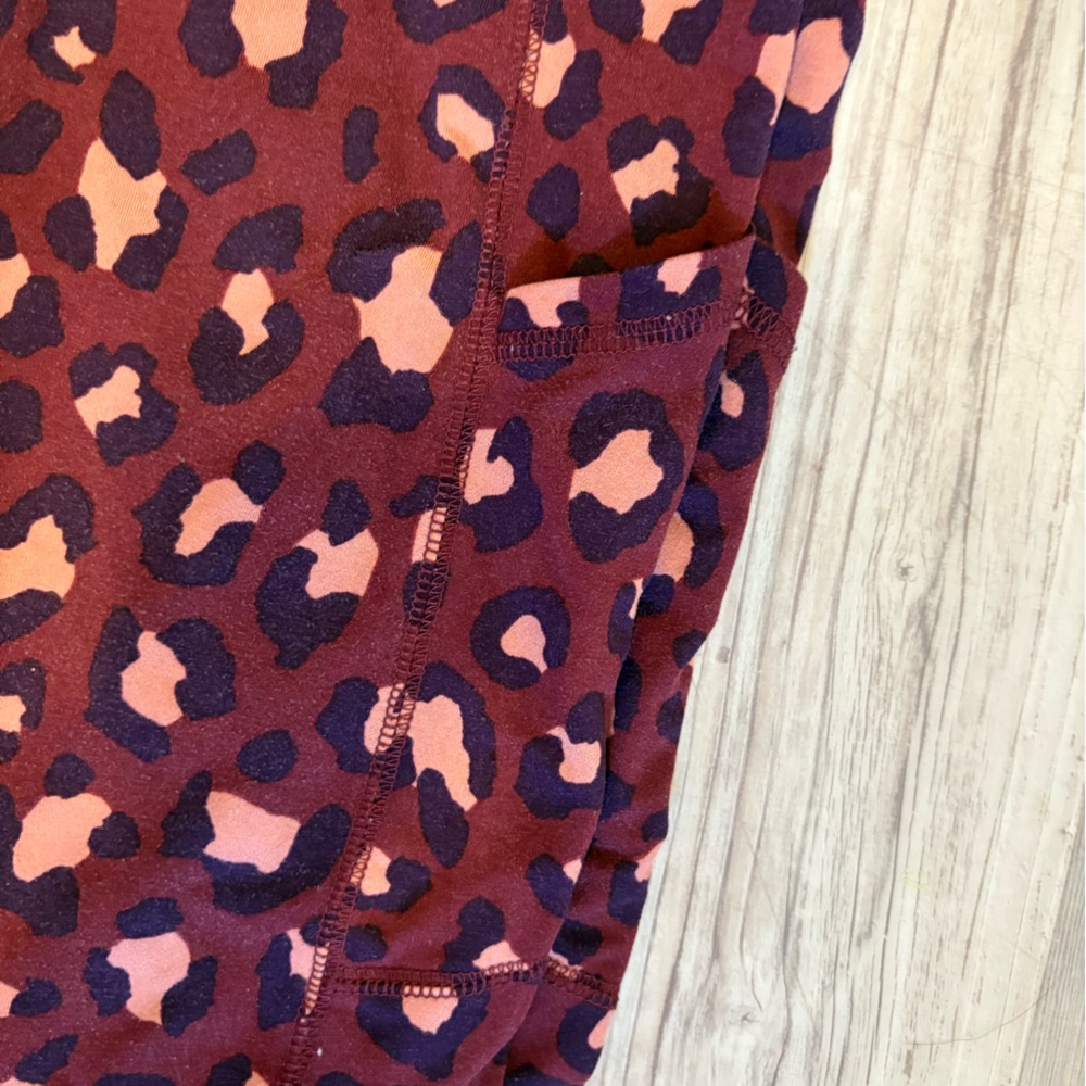 Wild Fable Leopard Print leggings with pockets - Picture 2 of 3